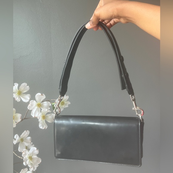 ZARA: Black shoulder bag with flap - Picture 8 of 9